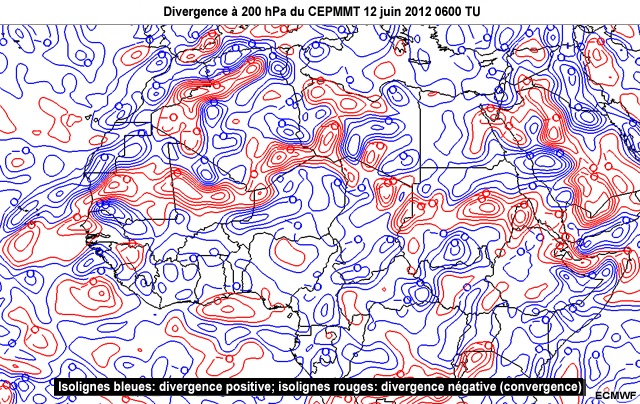 Cartes de divergence � 200 hPa du CEPMMT au-dessus d�une partie de l'Afrique de 18 TU le 11 juin � 06 TU le 12 juin 2012