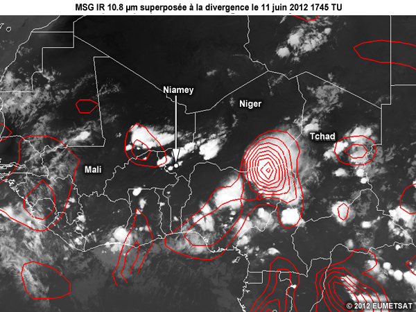 Image IR 10,8 microm�tres de MSG, superpos�e � la divergence, de 1645 � 1945 TU le 11 juin 2012, au-dessus d�une partie de l'Afrique