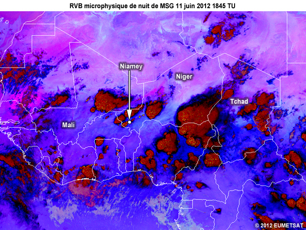 Animation des images de la RVB microphysique de nuit de MSG toutes les 15 minutes de 17 � 20 TU le 11 juin 2012 au-dessus d�une partie de l'Afrique