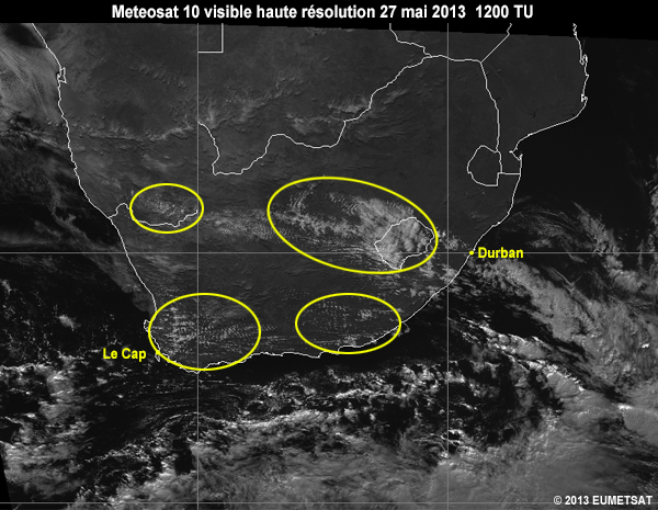 Images Visible Haute Résolution de Meteosat 10, au-dessus de l'Afrique australe à 12 TU le 27 mai 2013 avec les zones des nuages d’ondes en surbrillance.